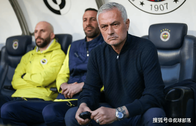 0-1出局,输球输人!62岁穆里尼奥跌下神坛,连续6年无缘欧冠正赛